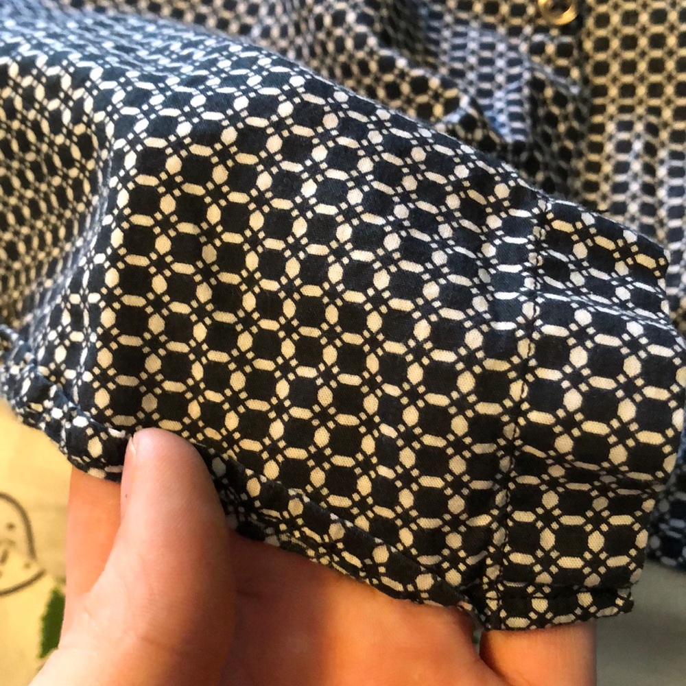 Button down - Picture 2 of 3